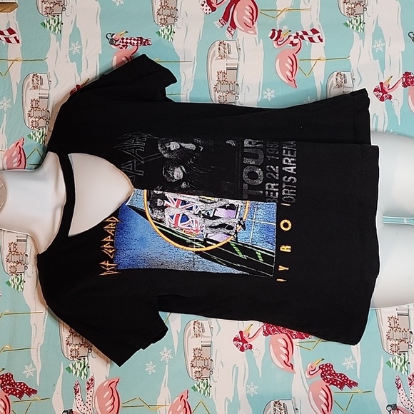 Def Leppard concert poster shirt with cut out design size XL - Picture 2 of 4